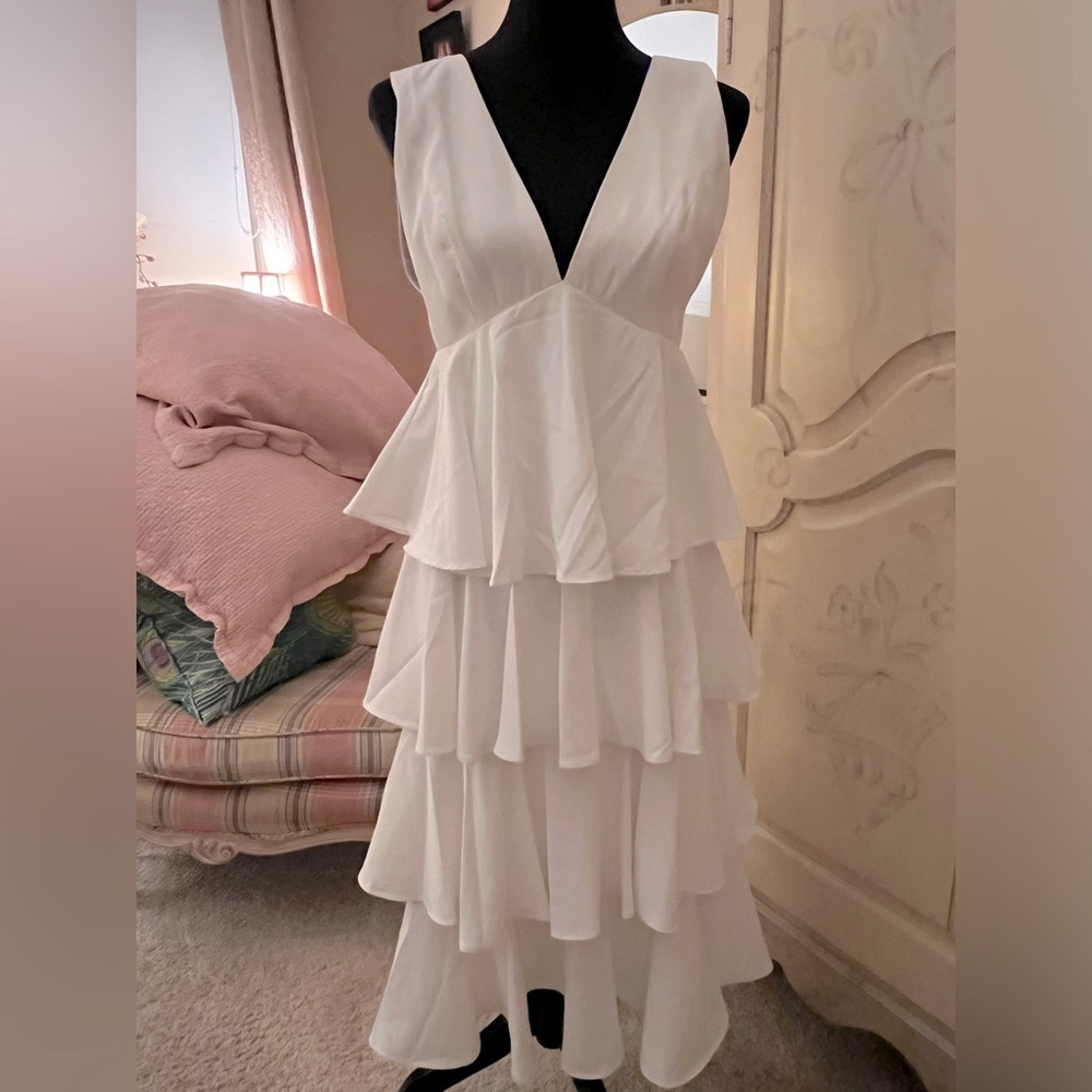 Super cute white tiered skirt low cut dress